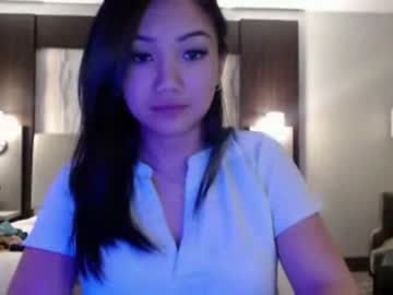 girl
        london_tipton cam image #2528286
