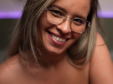 girl
        brandywhite cam image #1904132