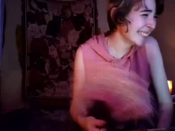 girl
        dumbemoloo cam image #2493410