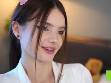 girl
        bellacle cam image #6119956