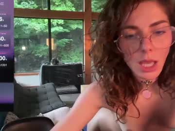 girl
        peacheekitty cam image #4540392