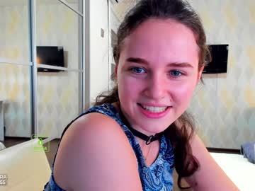 girl
        demurelixir cam image #31255