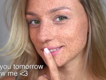 girl
        artease cam image #4577351