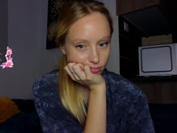 girl
        white_lime cam image #4556010