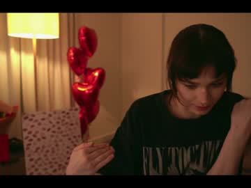 girl
        luna_ai cam image #3509062