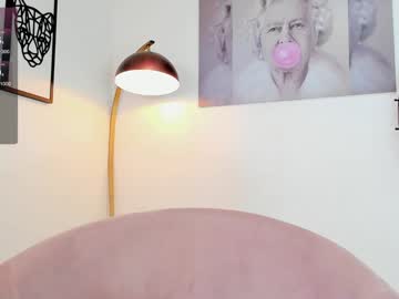 girl
        missniley cam image #5175298