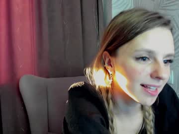 girl
        mila_way cam image #889873