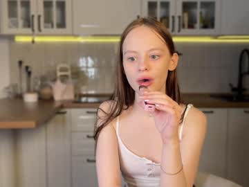 girl
        tweety_doing_sweety cam image #5579574