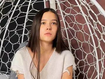 girl
        emilybatee cam image #1093961