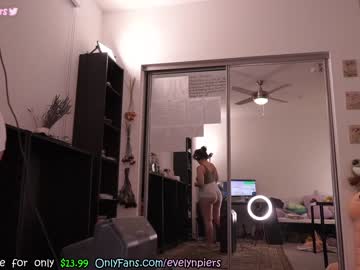 girl
        evelynpiers cam image #1291064