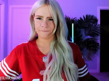 girl
        oliviaowens cam image #3454475