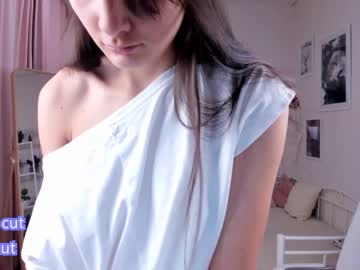 girl
        chloe_holzmann cam image #106277