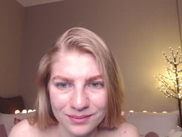 girl
        shy_milanaa cam image #1391518