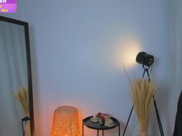 girl
        cassie_palmer cam image #6724653