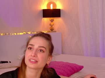 girl
        breeding_material cam image #5991246