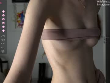 girl
        petitegonwild cam image #3494637