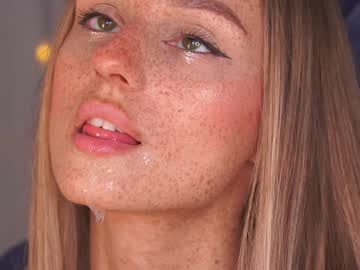girl
        artease cam image #1969793