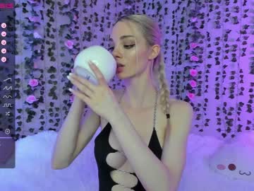 girl
        bunnydollstella cam image #1211418