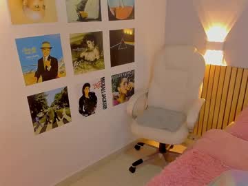 girl
        little_effy18 cam image #2755667
