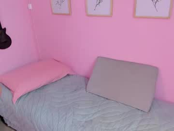 girl
        little_effy18_ cam image #6842937