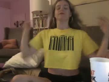 girl
        birbsong5309 cam image #104871