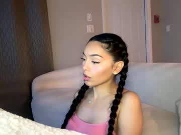 girl
        dreamy_gabriella01 cam image #5163575