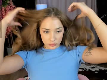 girl
        lori_blush cam image #4951629