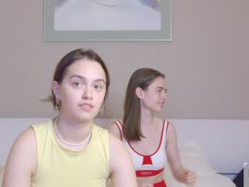 girl
        tiffany_long cam image #2410802