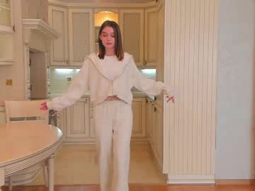 girl
        harrieteasley cam image #5199614