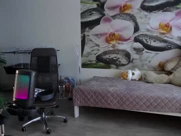 girl
        jennycutey cam image #4819089