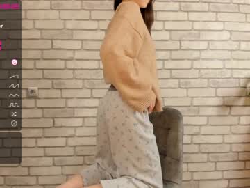 girl
        carolynjacquelins cam image #297863