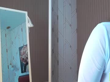girl
        nelliecross cam image #418997