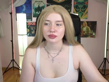 girl
        carolina_winter cam image #4906731
