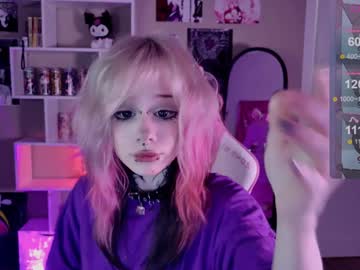 girl
        lollyshy__ cam image #5980576