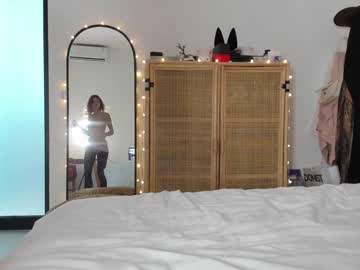 girl
        melissa_yo cam image #3554033