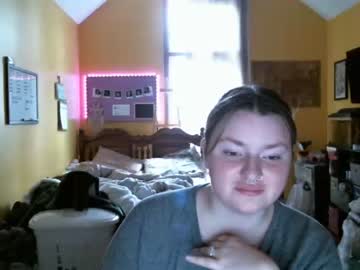 girl
        mommymars9871 cam image #1345934