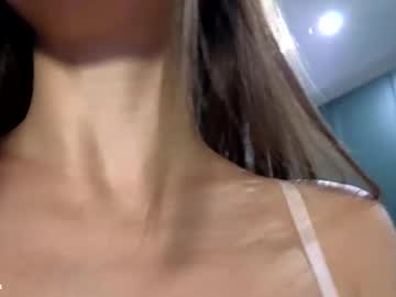 girl
        tootightwithbra cam image #6317222