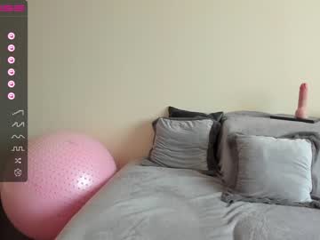 girl
        emilymilf__ cam image #1445049
