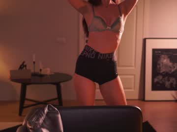 girl
        _mariarty_ cam image #1528363