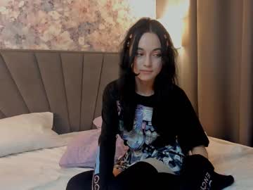 girl
        irisbroyn cam image #2337457