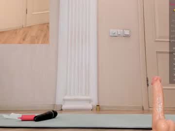 girl
        hitomi_ai cam image #2135569