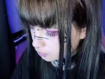 girl
        i_died_again cam image #1521441