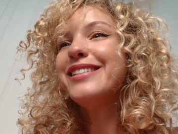 girl
        theislandgirl cam image #6856122