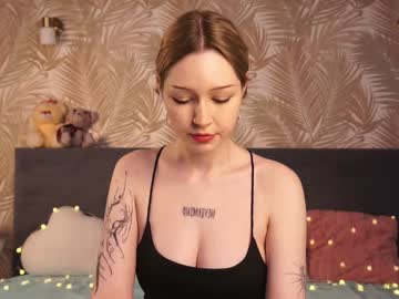 girl
        meow_meow_mia cam image #5725108
