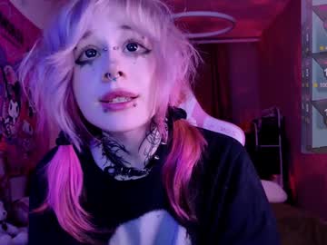 girl
        lollyshy__ cam image #5928731
