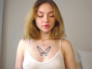 girl
        adelewilson__ cam image #1803035