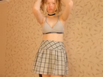 girl
        juliesalazar cam image #1903342