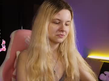 girl
        agnesscarterr cam image #6638423
