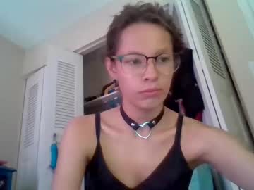 girl
        little_and_petite cam image #1662480