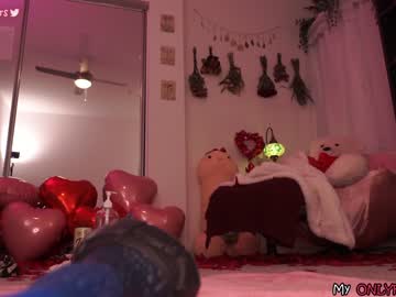 girl
        evelynpiers cam image #854495